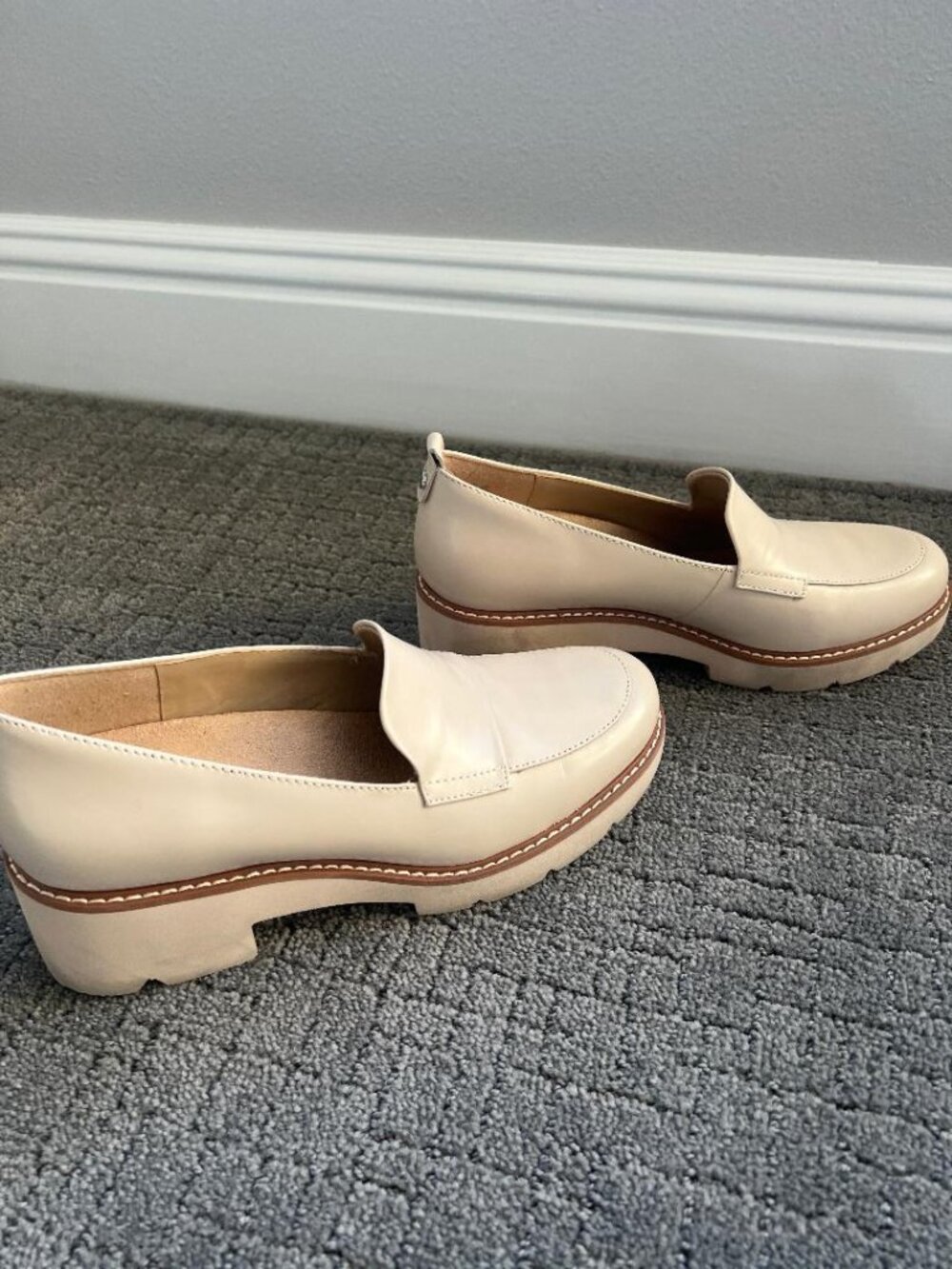 Naturalizer sz 7 loafer